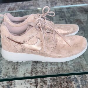 Nike‎ Women's Rose Gold Pink Sneakers womens size 7.5